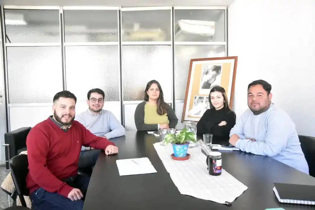 En La Plata. Funcionarios loberenses con Ayelén López