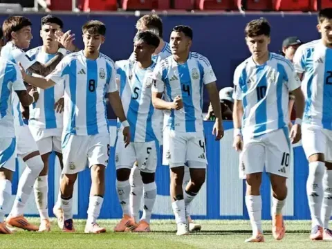 La AFA en alerta por la "salida" de juveniles argentino por patria potestad.Foto:AFA