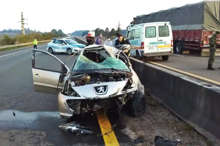 Una familia de Entre Ríos protagonizó un fatal accidente sobre la Ruta 14