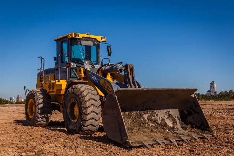 Cuando se descuidó, le robaron una pala cargadora frontal: tras una rápida investigación, la recuperaron