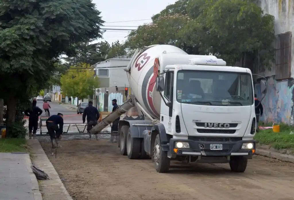 Continúa el Plan de Pavimentación en diferentes barrios de la ciudad