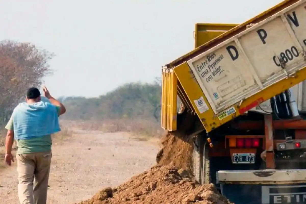 Cinco localidades se beneficiarán con el trabajo en los caminos productivos