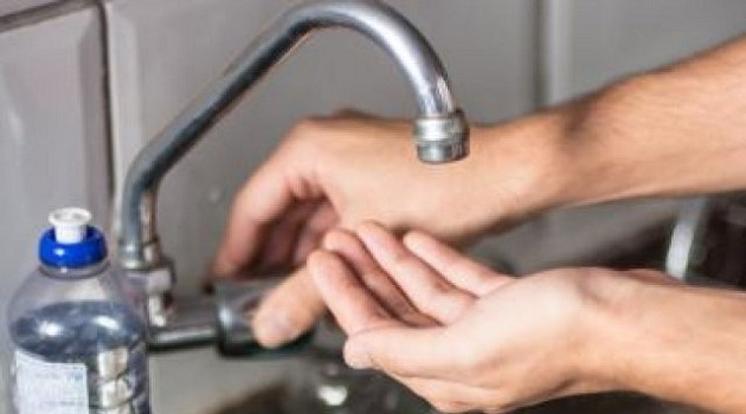 Telecom rompió caños de agua y hay barrios sin suministro