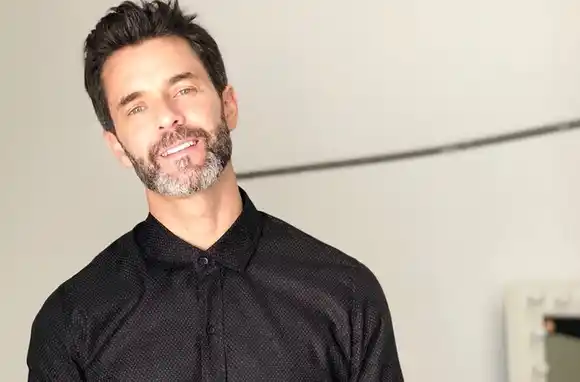 Mariano Martínez lució un llamativo look y los memes explotaron en las redes