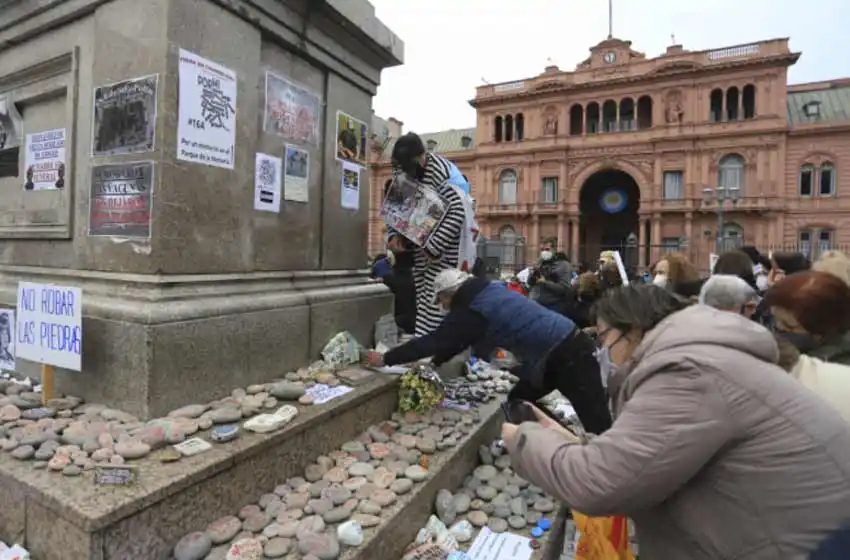 Marcha de las Piedras: familiares y amigos  volvieron a rendir un nuevo homenaje a fallecidos por coronavirus