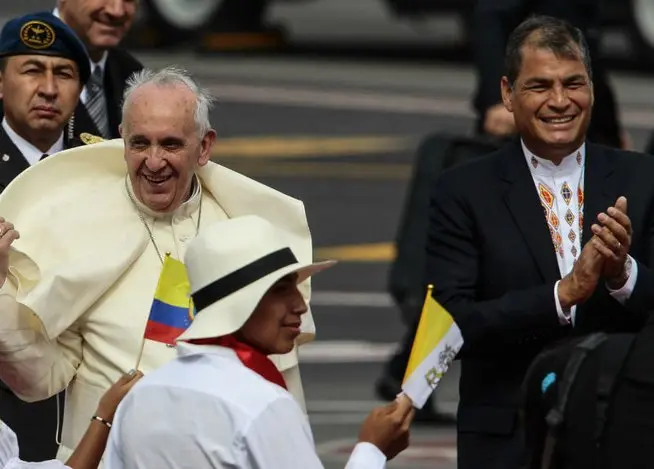 Papa Francisco llegó a Ecuador en el marco de su gira por Latinoamérica