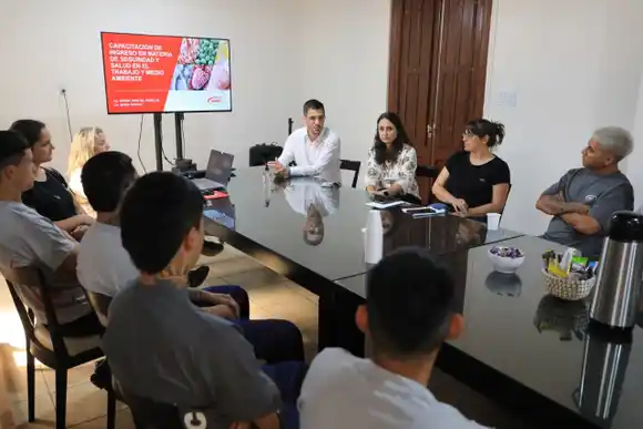 “Aprender Haciendo”: 14 participantes iniciaron sus prácticas en empresas locales