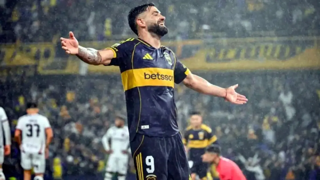 Boca vapuleó 5 a 0 a Newell's en la Bombonera y manda en su Grupo