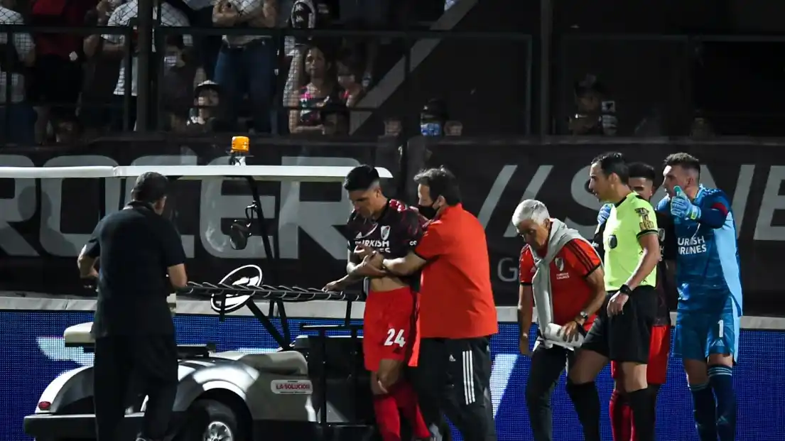 Tres futbolistas de River se retiraron lesionados y preocupan a Gallardo
