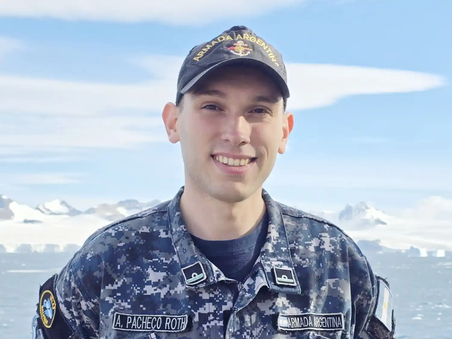 “Es un honor navegar en aguas antárticas”