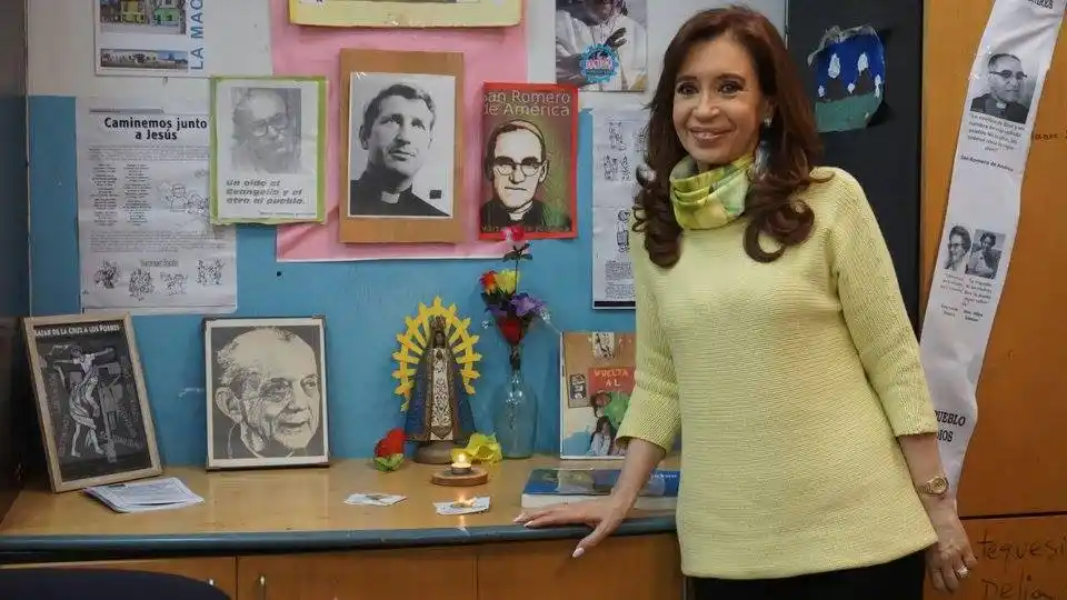 Cristina visitó una parroquia en la Isla Maciel