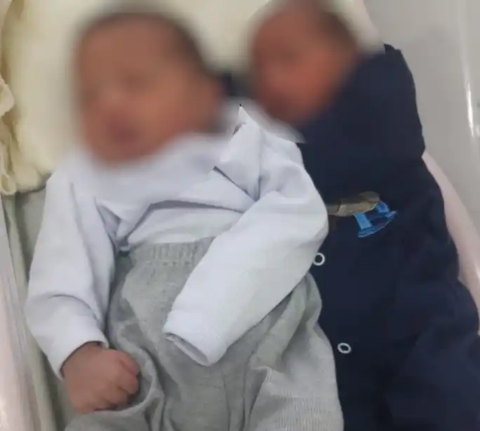 Una joven dio a luz a mellizos de padres diferentes
