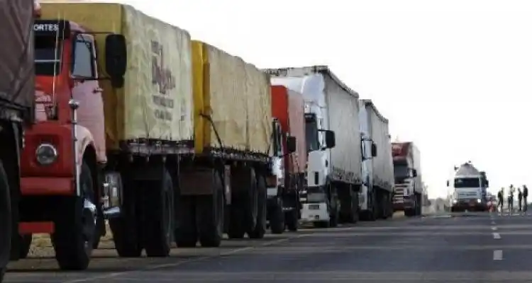 Por el fin de semana largo, restricción de camiones