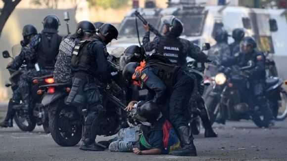 ¡PROVEA SE LAS CANTA A PETRO! La amnistía no es para violadores de DD.HH.