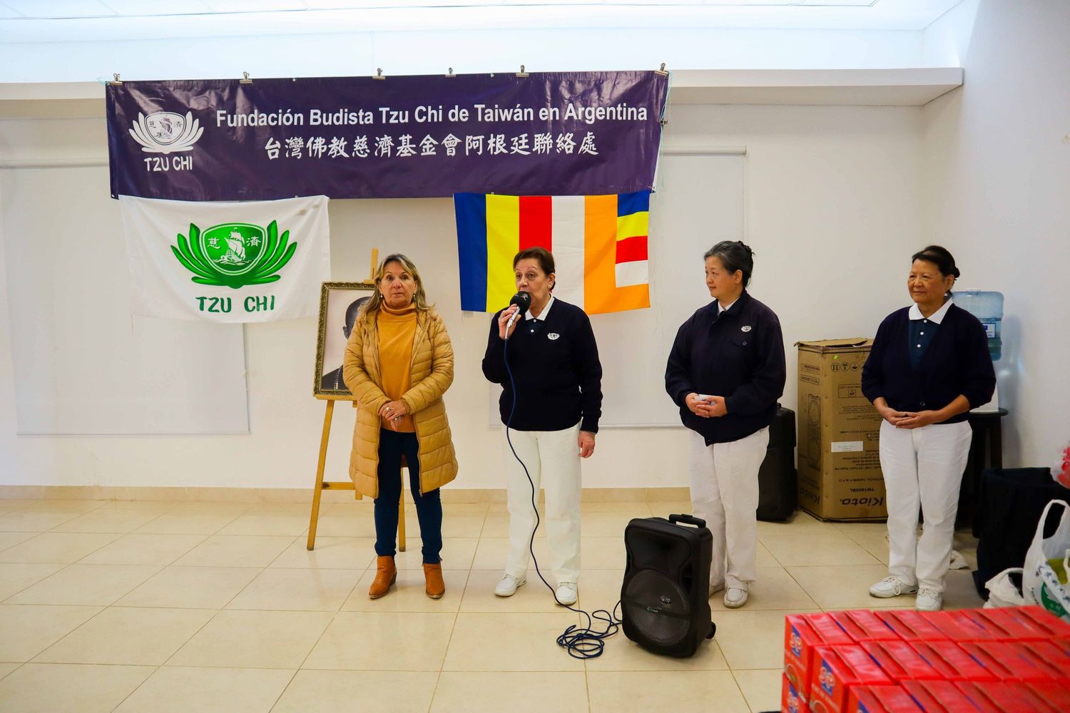 La Fundación Taiwanesa Tzu Chi hizo entrega de frazadas y alimentos