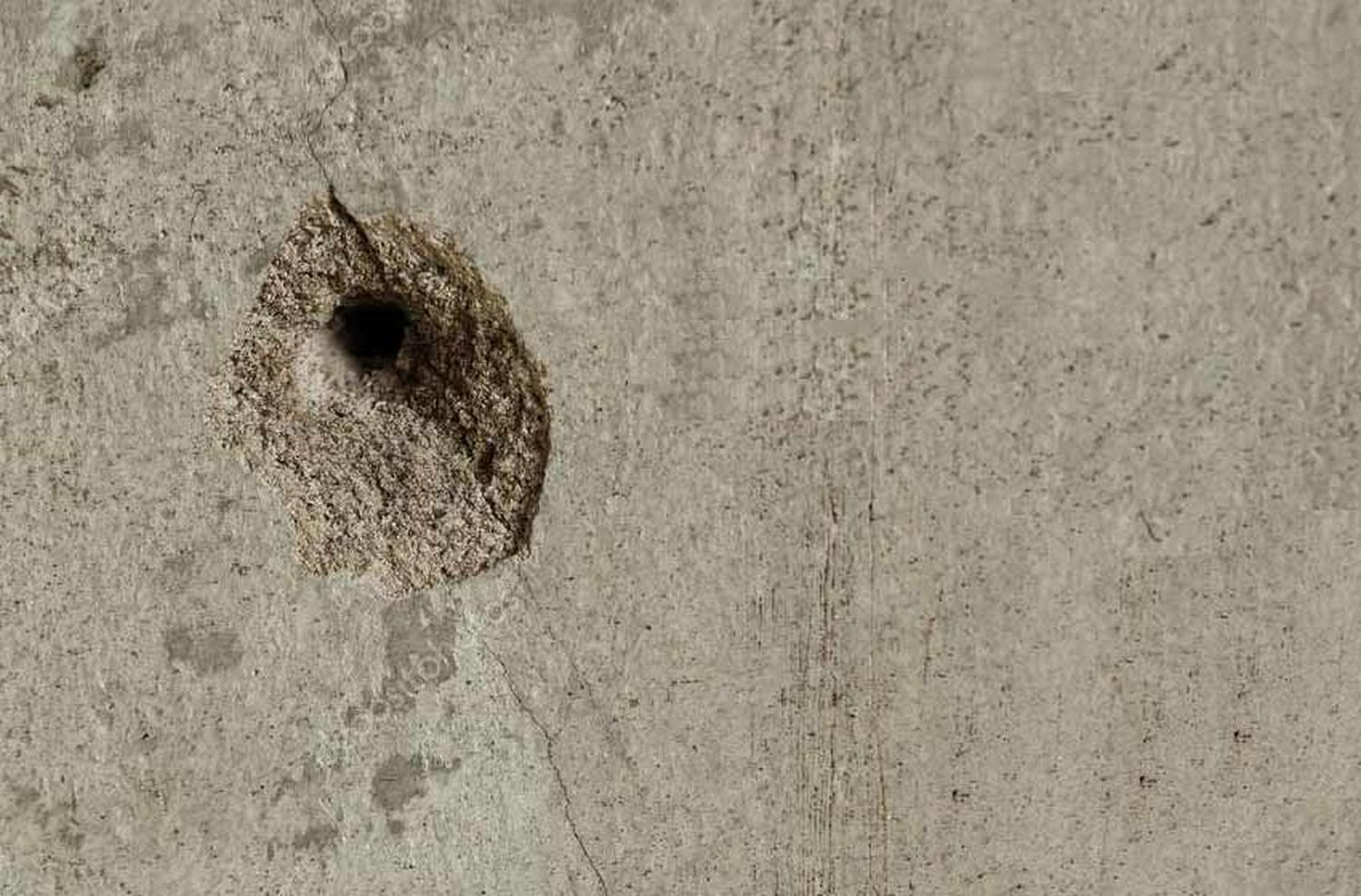 Zona noroeste: pensaron que eran truenos, pero le habían baleado la casa