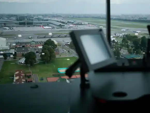 El Gobierno exige garantizar vuelos pese al paro de controladores aéreos