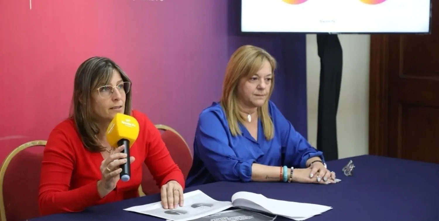 La subsecretaria de Recursos Humanos, Erika Figueroa, junto a la subsecretaria de Innovación e Integración Digital, Ana Bacolla, ambas del Ministerio de Educación de la Provincia. Gentileza