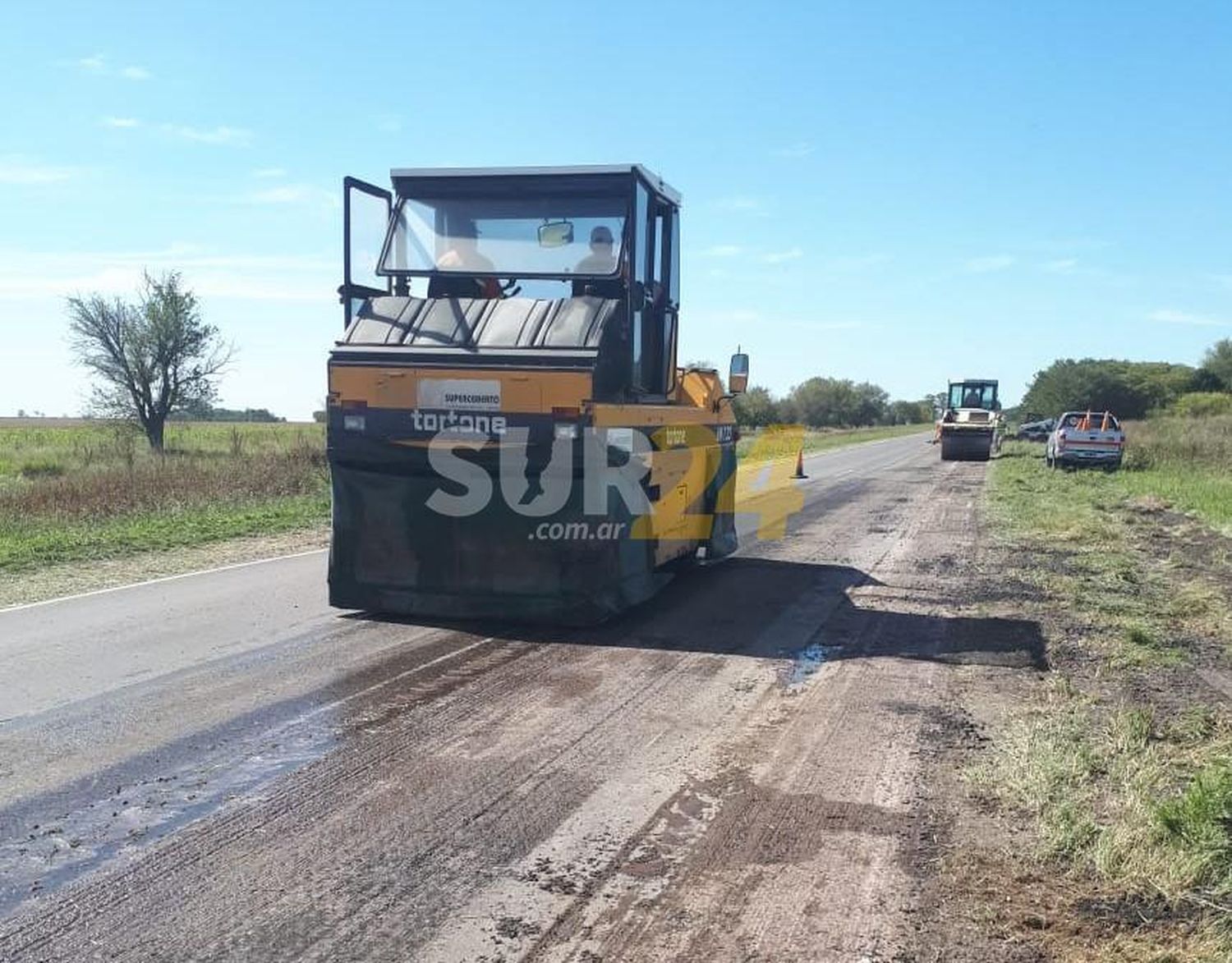 Obras de bacheo en Ruta 33 entre Chabás y Villada