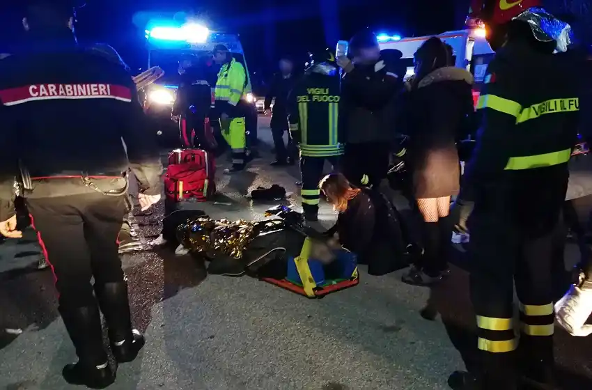 Seis muertos y decenas de heridos por una estampida en una discoteca de Italia