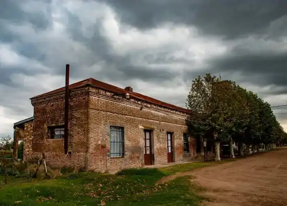 Bellocq, el pueblo con olor a manzanilla donde te podés alojar en un antiguo monasterio
