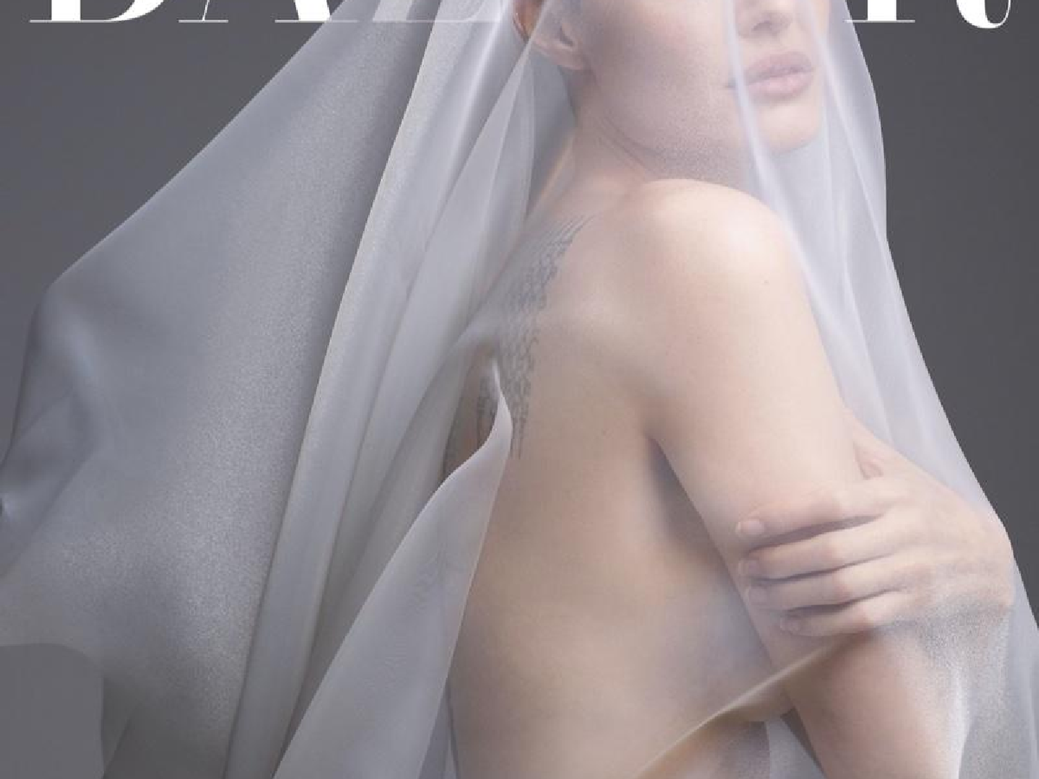 Angelina Jolie posó desnuda y criticó a Brad Pitt