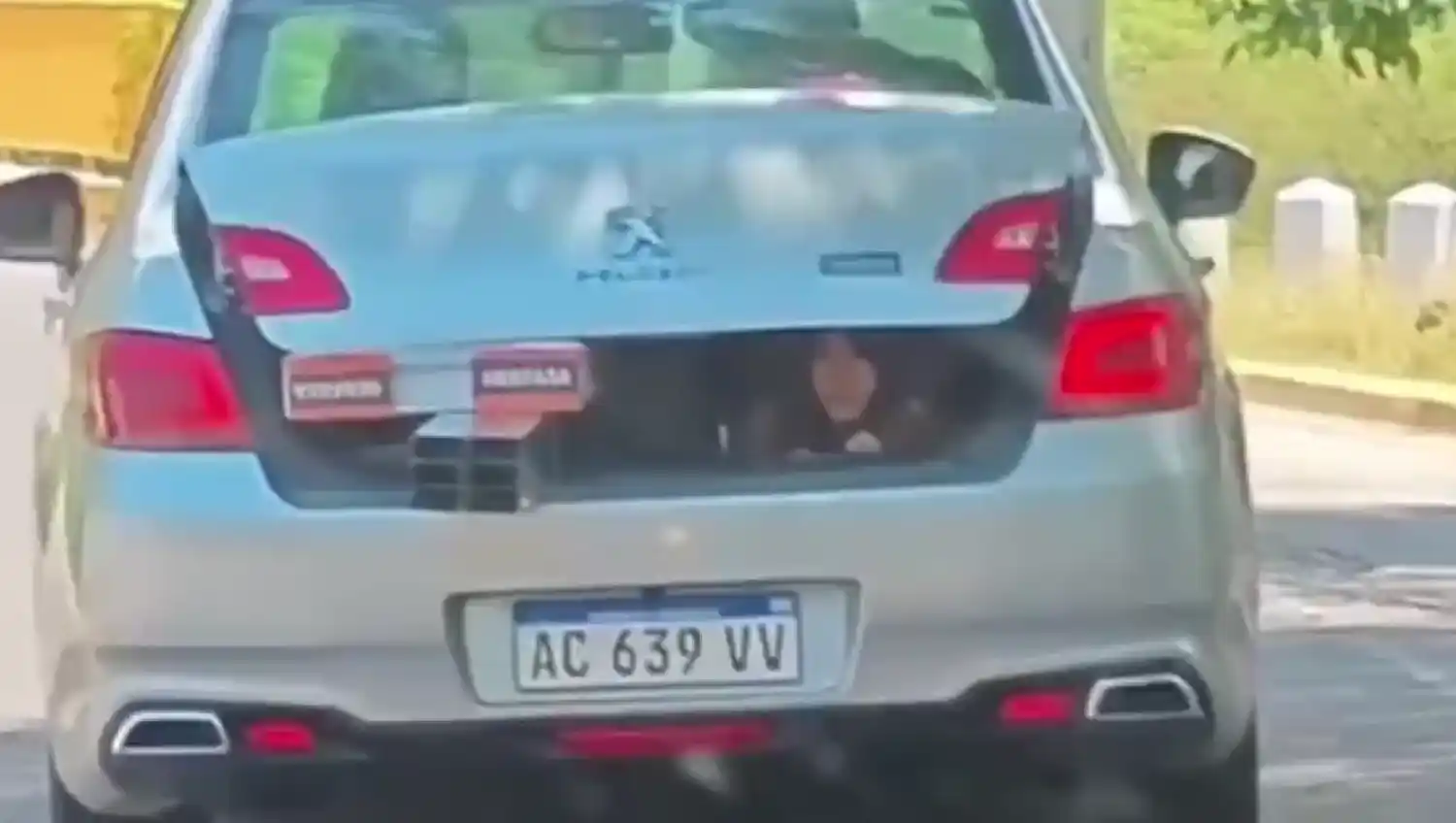 Catamarca: piden suspender la licencia de conducir a un juez que llevó a su hija en el baúl del auto