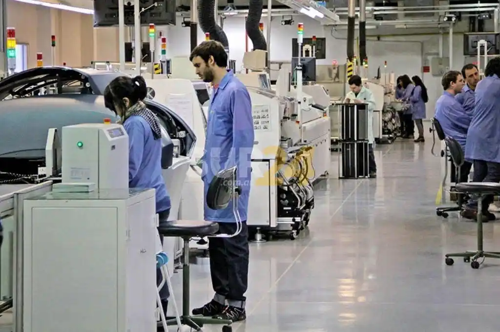 La UIA plantea no pagar salarios a quienes vuelvan a la presencialidad sin vacunarse