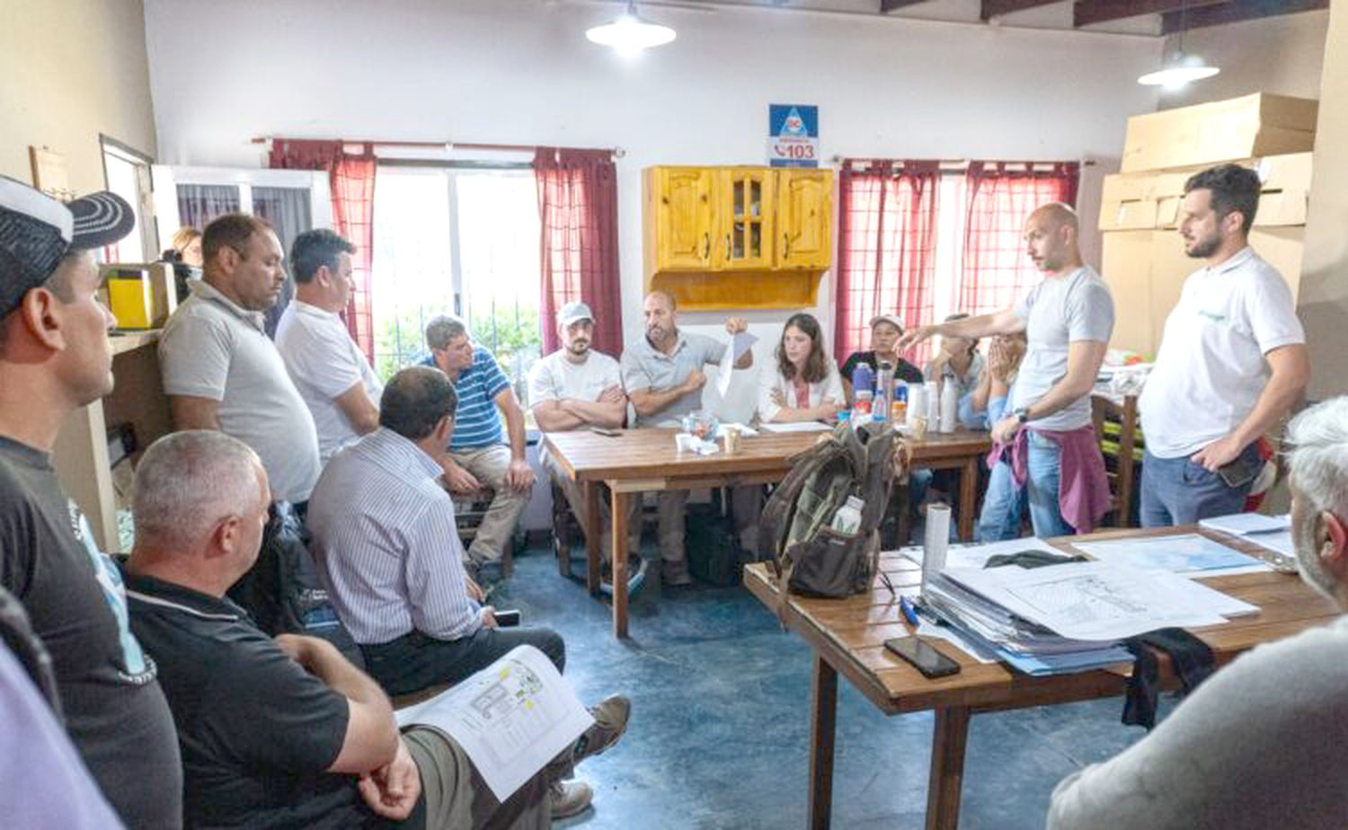 En Benito Juárez. Reunión para la construcción de la celda sanitaria