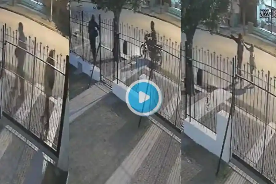 Impactantes imágenes: iba con su mamá a la escuela y terminó baleado por motochorros