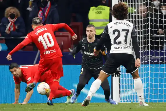 Atlético de Madrid lo ganó con dos goles en tiempo de descuento