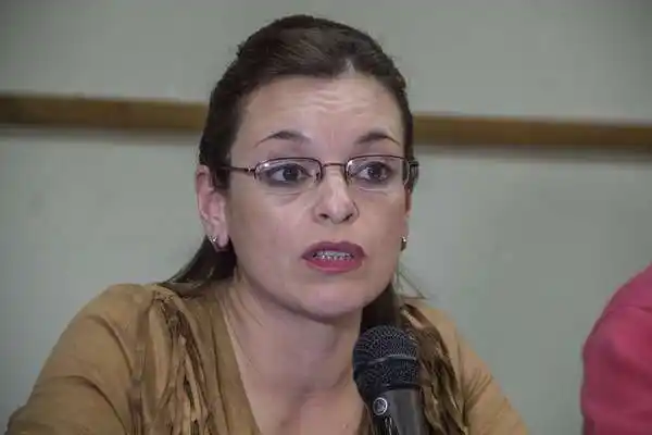Azul: Denuncian que hay funcionarios que "cobran tremendos sueldos y no van a trabajar"