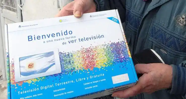 Entregan decodificadores de la TV Digital abierta