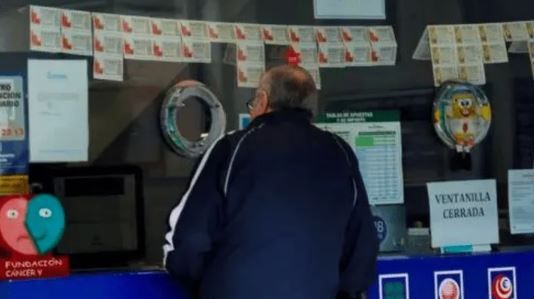 Ganó millones en la quiniela gracias a una pinza que encontró en la calle