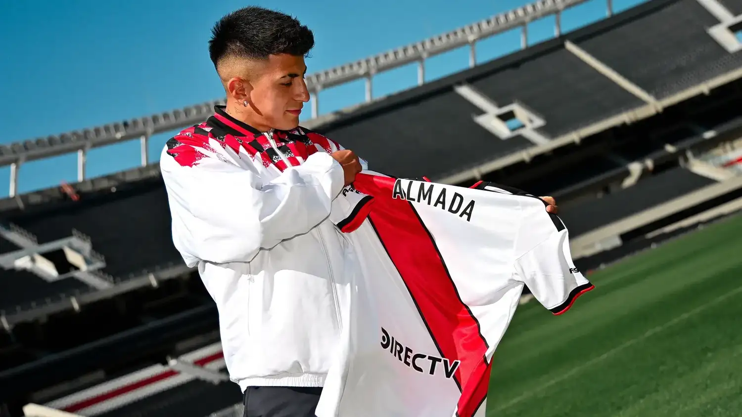 Almada ya disfruta ser jugador de River.