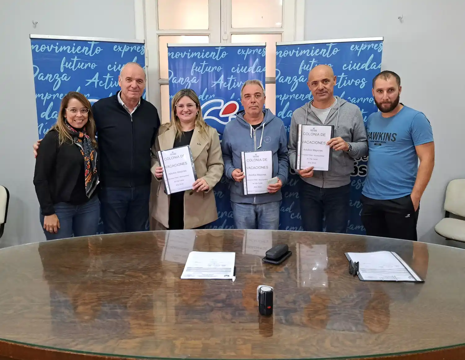 El intendente Gizzi hizo entrega de los fondos junto al representante de PAMI.