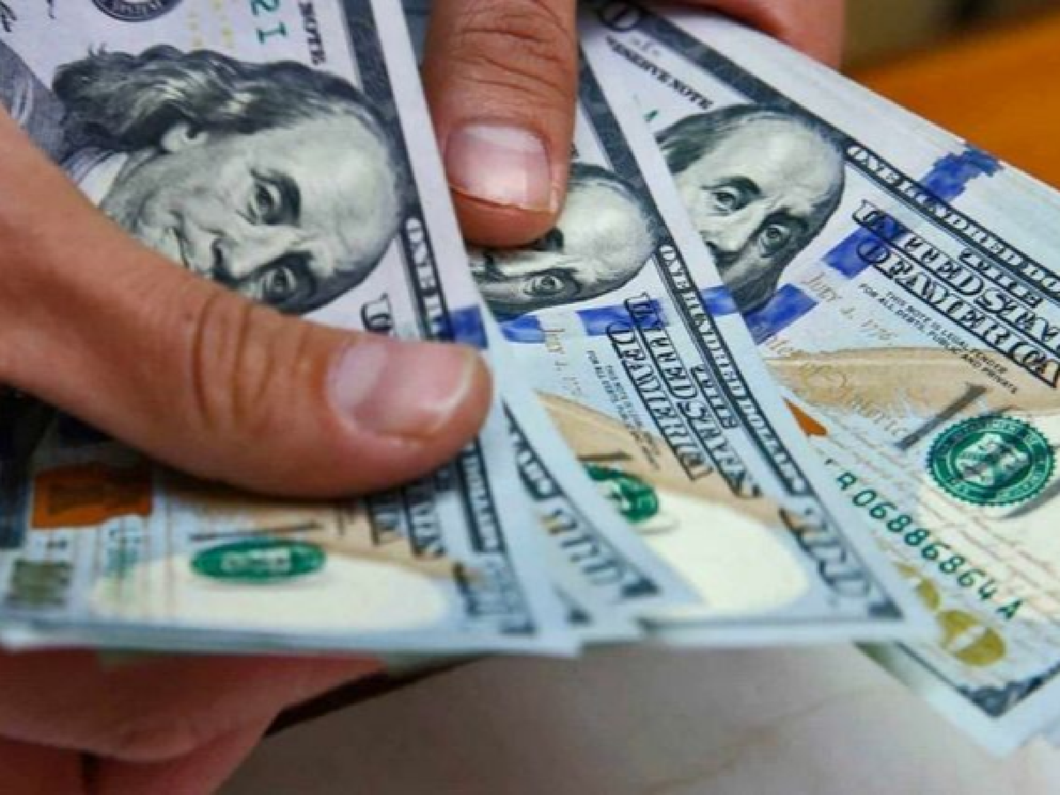 El dólar blue marcó un nuevo récord de $190