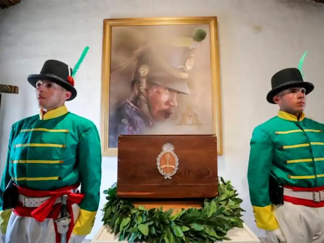 Repatriaron a los restos del Sargento Cabral tras 212 años de su muerte