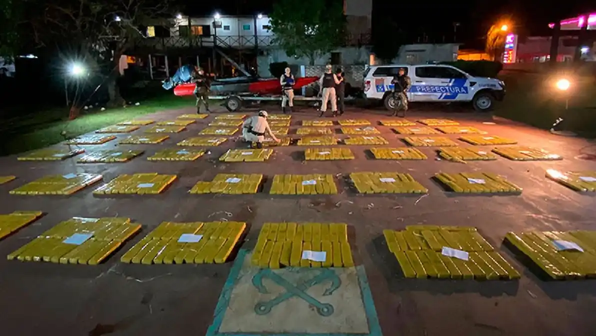 Incautan más de una tonelada de droga valuada en $223 millones en el río Paraná