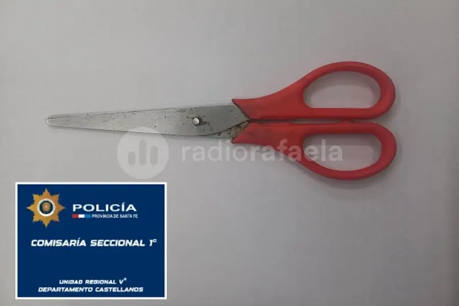 Ingresó a una casa en el centro de la ciudad y amenazó al dueño con una tijera