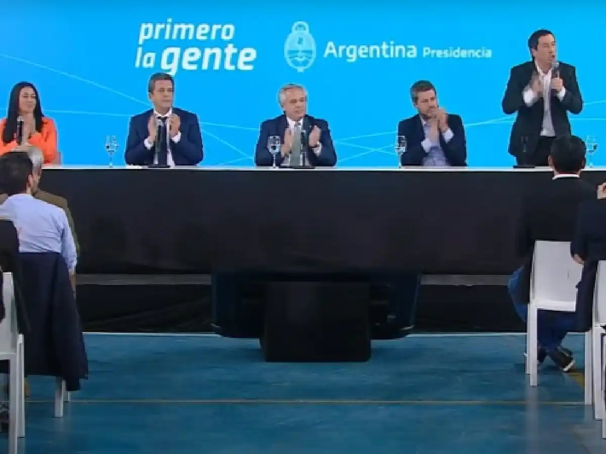 Alberto Fernández: "El verdadero sentido del club de barrio es la solidaridad"