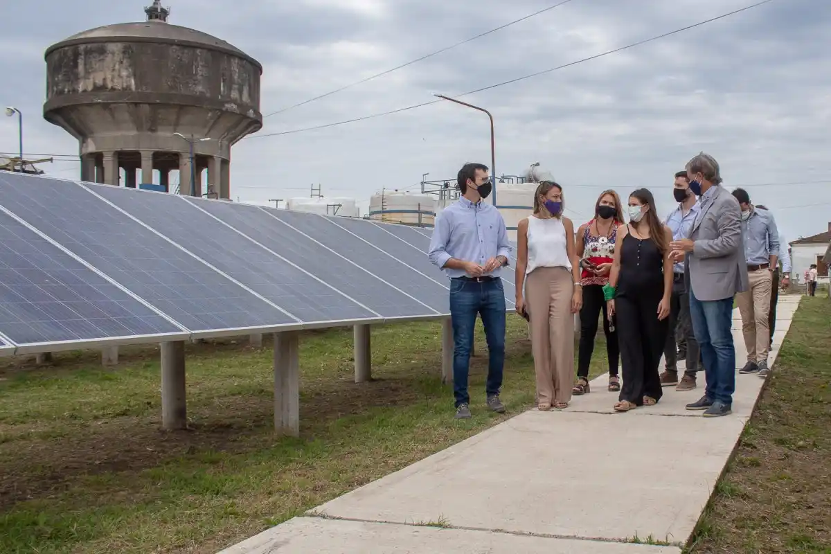 Piaggio firmó el decreto de licitación para la construcción de un nuevo Parque Solar