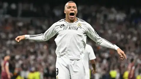 Killian Mbappe celebrando uno de sus goles ante el City.