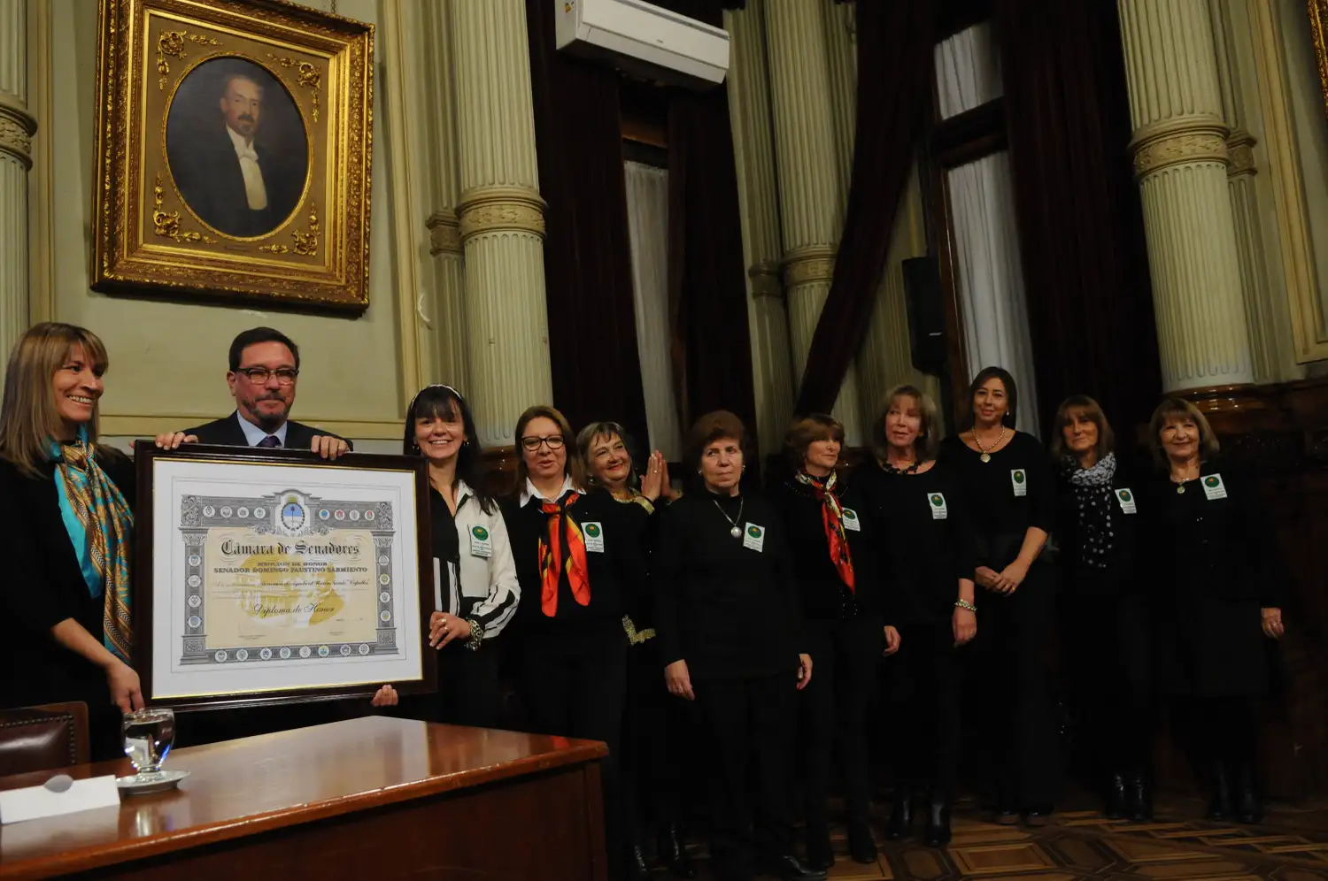 Capullos recibió la “Mención de Honor Sarmiento” en el Senado 