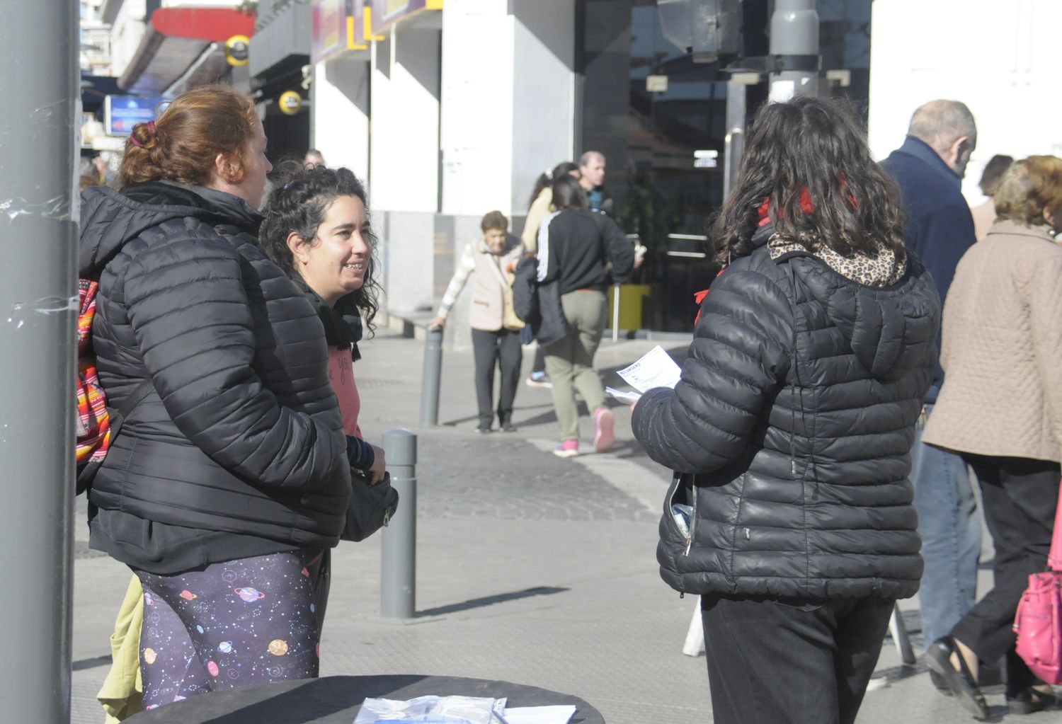 Durante la jornada, se invitó a los vecinos a firmar un petitorio.