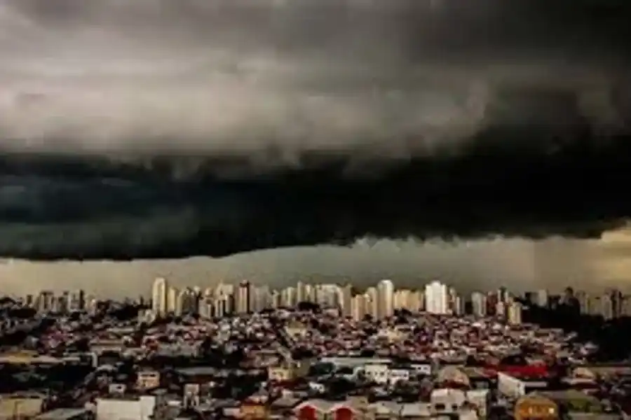Lluvia negra en Florianópolis y Porto Alegre por incendios en el Amazonas