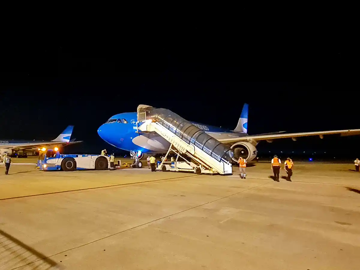 Los dos vuelos de Aerolíneas Argentinas están en Moscú en busca de otro lote de vacunas