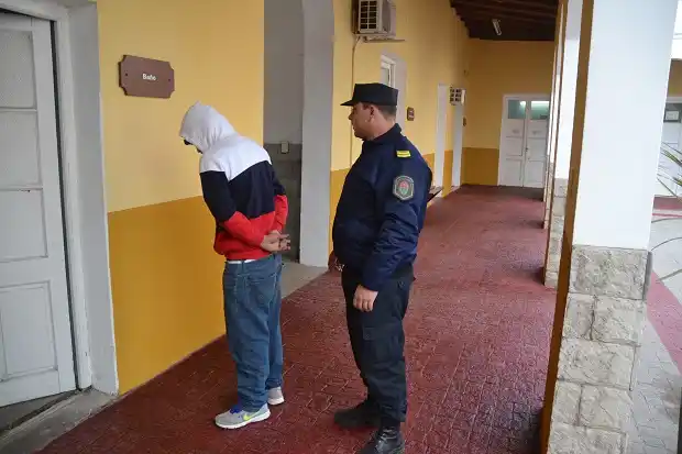 En 11 días condenaron al hombre que rompió una vidriera por Boca y River 