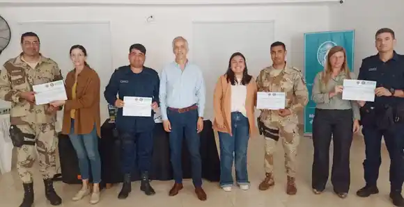 Capacitan a personal policial en control y fiscalización de buenas prácticas fitosanitarias