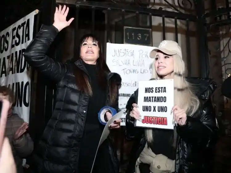 Piden justicia frente a la casa de Lotocki